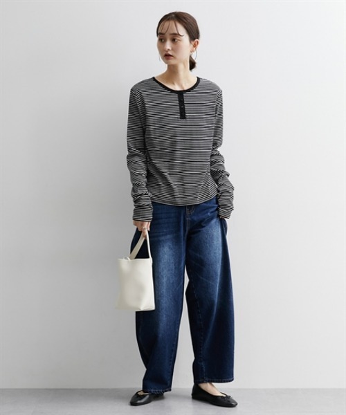 nissen(ニッセン)の「前後2WAY袖くしゅくしゅヘンリーネックTシャツ(Tシャツ/カットソー・レディース・ベージュ系/ブラック/オフホワイト・M/L)」の21枚目の写真