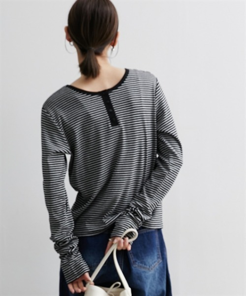 nissen(ニッセン)の「前後2WAY袖くしゅくしゅヘンリーネックTシャツ(Tシャツ/カットソー・レディース・ベージュ系/ブラック/オフホワイト・M/L)」の5枚目の写真