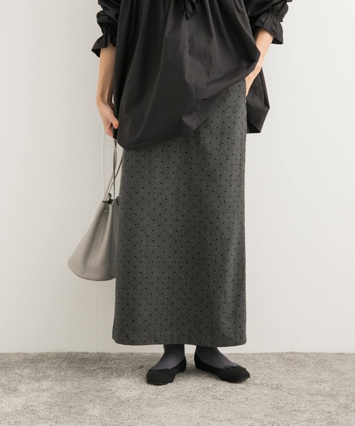 URBAN RESEARCH DOORS（アーバンリサーチドアーズ）の「フロッキードットナロースカート（スカート・レディース・チャコールグレー・SMALL/MEDIUM）」の3枚目の写真