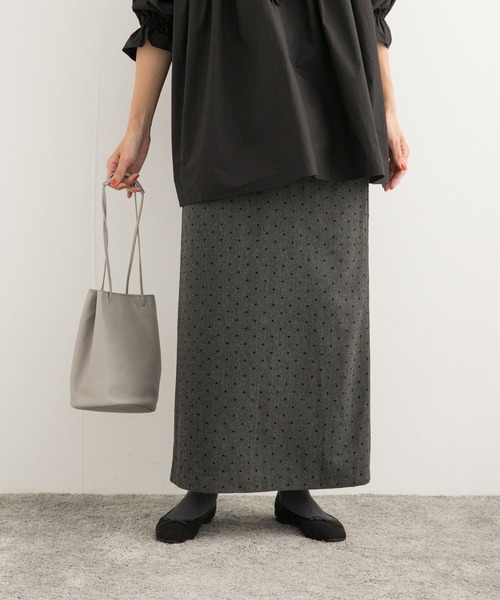 URBAN RESEARCH DOORS（アーバンリサーチドアーズ）の「フロッキードットナロースカート（スカート・レディース・チャコールグレー・SMALL/MEDIUM）」の5枚目の写真