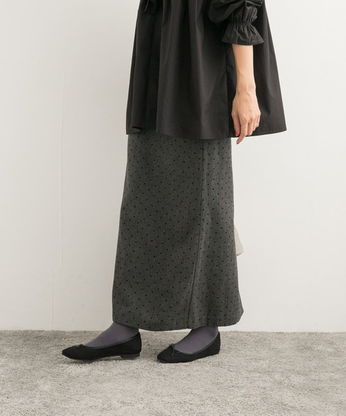 URBAN RESEARCH DOORS（アーバンリサーチドアーズ）の「フロッキードットナロースカート（スカート・レディース・チャコールグレー・SMALL/MEDIUM）」の6枚目の写真