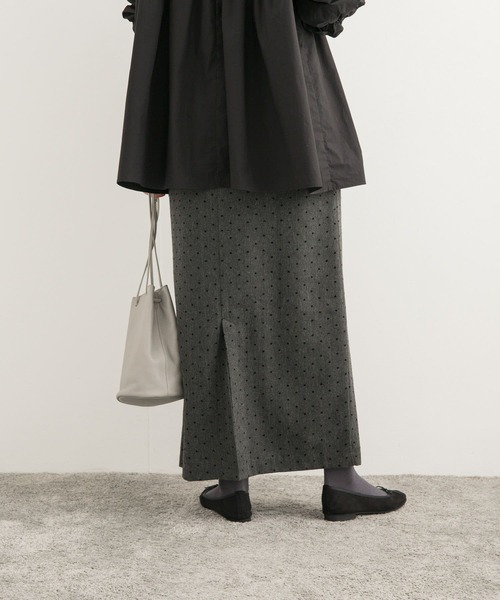 URBAN RESEARCH DOORS（アーバンリサーチドアーズ）の「フロッキードットナロースカート（スカート・レディース・チャコールグレー・SMALL/MEDIUM）」の7枚目の写真