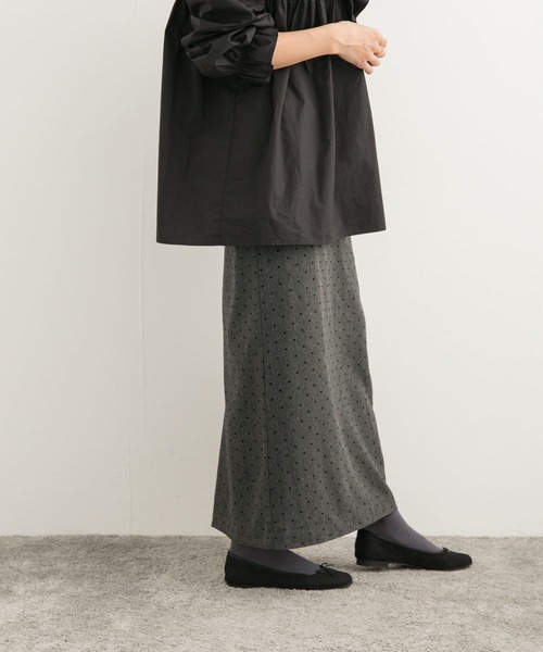 URBAN RESEARCH DOORS（アーバンリサーチドアーズ）の「フロッキードットナロースカート（スカート・レディース・チャコールグレー・SMALL/MEDIUM）」の8枚目の写真