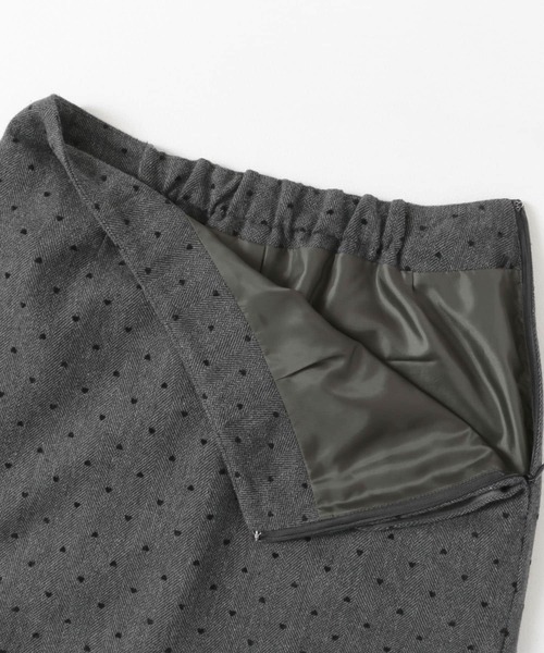 URBAN RESEARCH DOORS（アーバンリサーチドアーズ）の「フロッキードットナロースカート（スカート・レディース・チャコールグレー・SMALL/MEDIUM）」の17枚目の写真