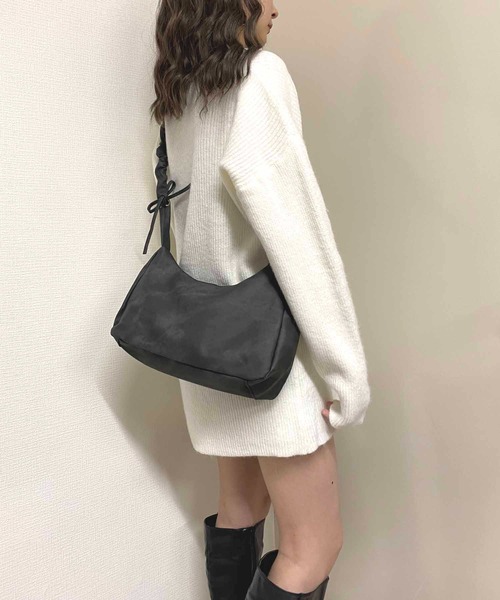 NANEA(ナネア)の「ギャザーショルダーバッグ(ショルダーバッグ・レディース・ホワイト/ブラック/ブルー・フリー)」の11枚目の写真