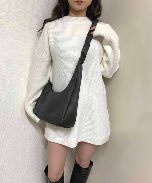 NANEA(ナネア)の「ギャザーショルダーバッグ(ショルダーバッグ・レディース・ホワイト/ブラック/ブルー・フリー)」の10枚目の写真
