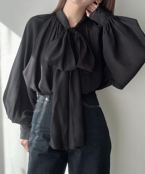 Meiru(メイル)の「2wayシアーボウタイリボンブラウス(シャツ/ブラウス・レディース・ブラック/ブルー/ホワイト・LARGE/MEDIUM/SMALL)」の2枚目の写真