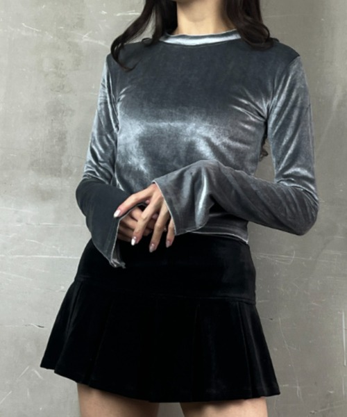 tolene(トレネ)の「ベロア デザインスリーブ タイト クロップド丈カットソー(Tシャツ/カットソー・レディース・ブラック/グレー・FREE)」の11枚目の写真