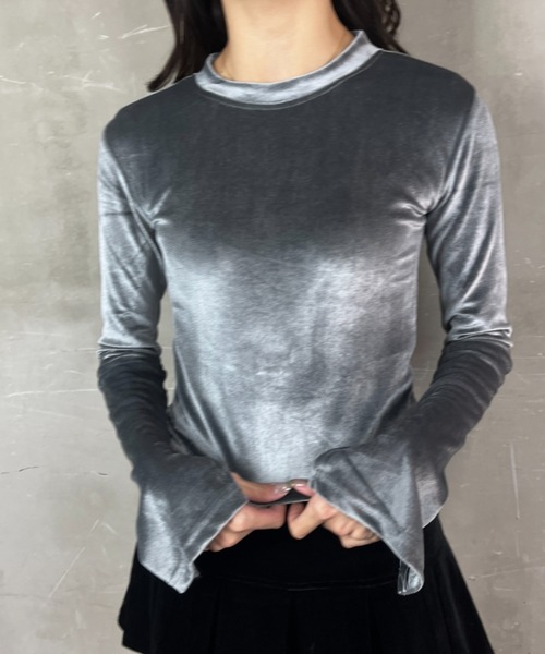 tolene(トレネ)の「ベロア デザインスリーブ タイト クロップド丈カットソー(Tシャツ/カットソー・レディース・ブラック/グレー・FREE)」の14枚目の写真