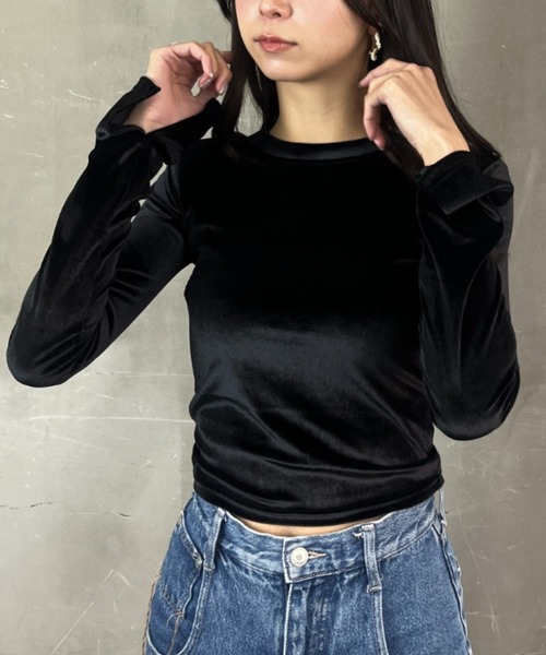 tolene(トレネ)の「ベロア デザインスリーブ タイト クロップド丈カットソー(Tシャツ/カットソー・レディース・ブラック/グレー・FREE)」の3枚目の写真