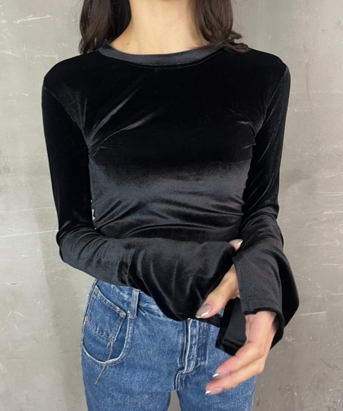 tolene(トレネ)の「ベロア デザインスリーブ タイト クロップド丈カットソー(Tシャツ/カットソー・レディース・ブラック/グレー・FREE)」の4枚目の写真