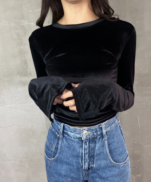 tolene(トレネ)の「ベロア デザインスリーブ タイト クロップド丈カットソー(Tシャツ/カットソー・レディース・ブラック/グレー・FREE)」の5枚目の写真