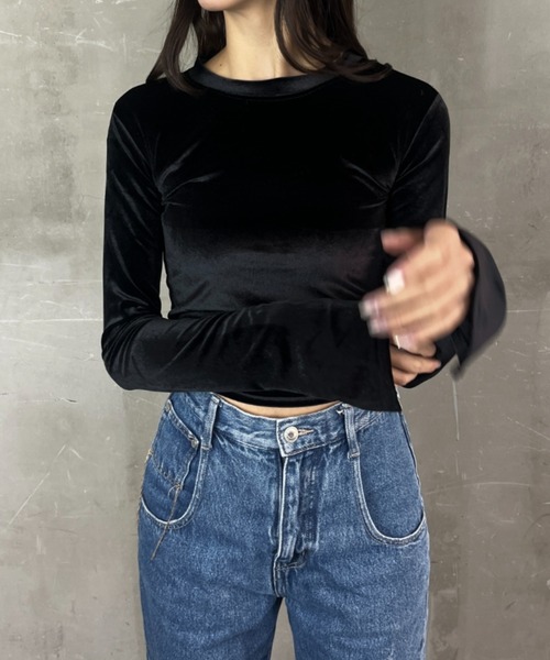 tolene(トレネ)の「ベロア デザインスリーブ タイト クロップド丈カットソー(Tシャツ/カットソー・レディース・ブラック/グレー・FREE)」の6枚目の写真