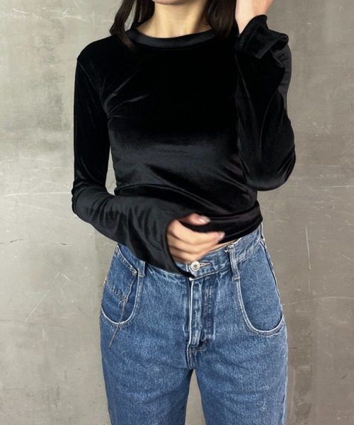 tolene(トレネ)の「ベロア デザインスリーブ タイト クロップド丈カットソー(Tシャツ/カットソー・レディース・ブラック/グレー・FREE)」の7枚目の写真