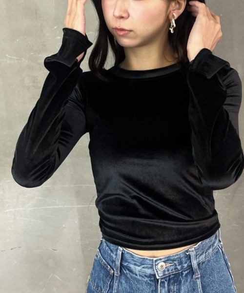 tolene(トレネ)の「ベロア デザインスリーブ タイト クロップド丈カットソー(Tシャツ/カットソー・レディース・ブラック/グレー・FREE)」の8枚目の写真