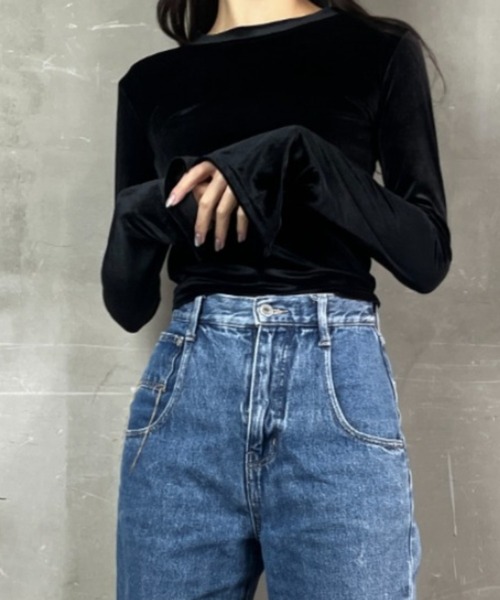 tolene(トレネ)の「ベロア デザインスリーブ タイト クロップド丈カットソー(Tシャツ/カットソー・レディース・ブラック/グレー・FREE)」の9枚目の写真