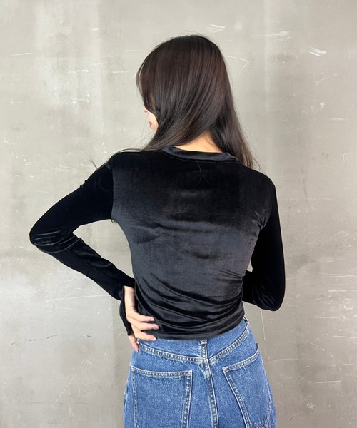 tolene(トレネ)の「ベロア デザインスリーブ タイト クロップド丈カットソー(Tシャツ/カットソー・レディース・ブラック/グレー・FREE)」の19枚目の写真