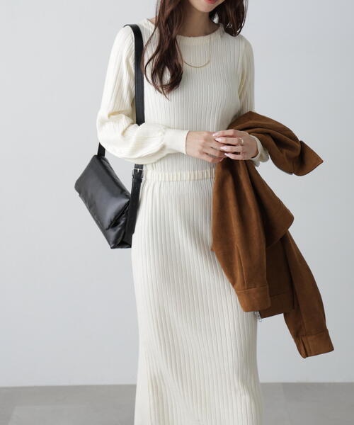 FREE'S MART（フリーズマート）の「ボートネックニットワンピース（ワンピース・レディース・ホワイト/ベージュ/グレー/ブラック・SMALL/MEDIUM）」の2枚目の写真