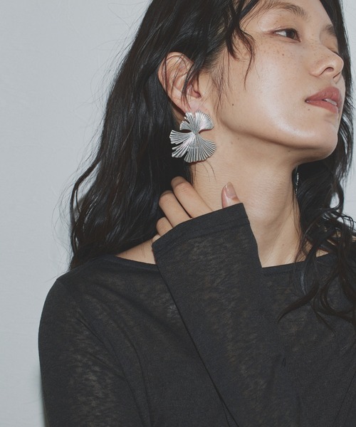 hellam（へラム）の「メタルシェルピアス（ピアス（両耳用）・レディース・シルバー/ゴールド・FREE）」の2枚目の写真