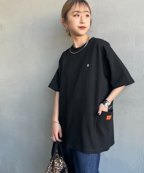 UNIVERSAL OVERALL（ユニバーサルオーバーオール）の「[UNIVERSAL OVERALL/ユニバーサルオーバーオール] 別注 ポンチカバーオールTシャツ（Tシャツ/カットソー・レディース・グレー/ホワイト/ブラック/チャコール・S/M/L）」の4枚目の写真