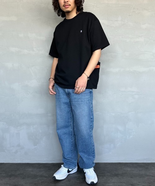 UNIVERSAL OVERALL（ユニバーサルオーバーオール）の「[UNIVERSAL OVERALL/ユニバーサルオーバーオール] 別注 ポンチカバーオールTシャツ（Tシャツ/カットソー・レディース・グレー/ホワイト/ブラック/チャコール・S/M/L）」の7枚目の写真
