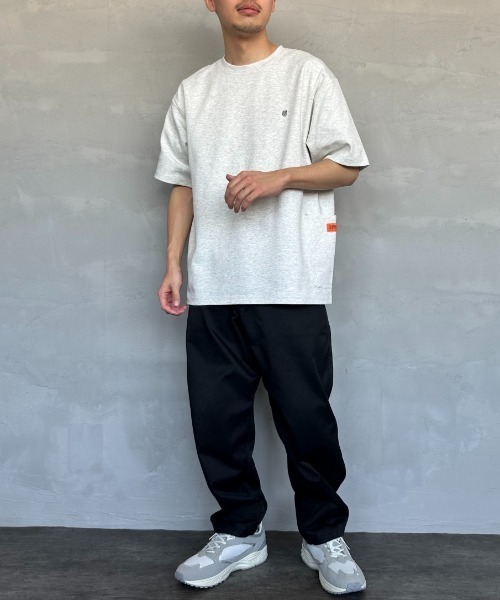 UNIVERSAL OVERALL（ユニバーサルオーバーオール）の「[UNIVERSAL OVERALL/ユニバーサルオーバーオール] 別注 ポンチカバーオールTシャツ（Tシャツ/カットソー・レディース・グレー/ホワイト/ブラック/チャコール・S/M/L）」の10枚目の写真