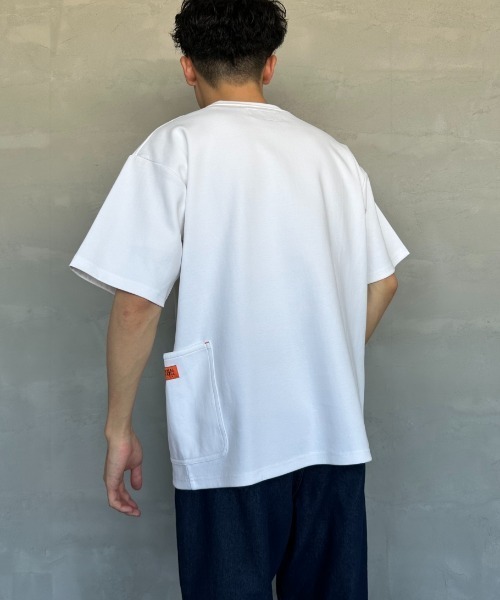 UNIVERSAL OVERALL（ユニバーサルオーバーオール）の「[UNIVERSAL OVERALL/ユニバーサルオーバーオール] 別注 ポンチカバーオールTシャツ（Tシャツ/カットソー・レディース・グレー/ホワイト/ブラック/チャコール・S/M/L）」の12枚目の写真