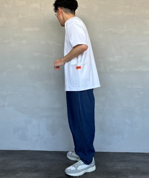 UNIVERSAL OVERALL（ユニバーサルオーバーオール）の「[UNIVERSAL OVERALL/ユニバーサルオーバーオール] 別注 ポンチカバーオールTシャツ（Tシャツ/カットソー・レディース・グレー/ホワイト/ブラック/チャコール・S/M/L）」の14枚目の写真