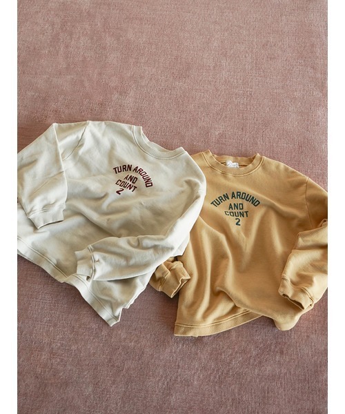 FIKA.(フィーカ)の「Slit hem logo sweatshirt(Tシャツ/カットソー・レディース・ライトグレー/ライトイエロー・FREE)」の6枚目の写真