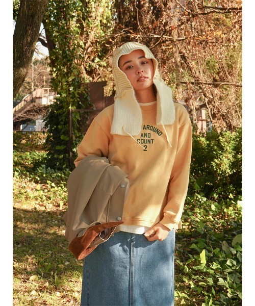 FIKA.(フィーカ)の「Slit hem logo sweatshirt(Tシャツ/カットソー・レディース・ライトグレー/ライトイエロー・FREE)」の8枚目の写真
