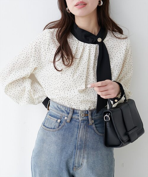 natural couture（ナチュラルクチュール）の「ドット型ボウタイ衿ブラウス（シャツ/ブラウス・レディース・ネイビー/サックスブルー/オフホワイト/その他1/グレイッシュベージュ・FREE）」の6枚目の写真