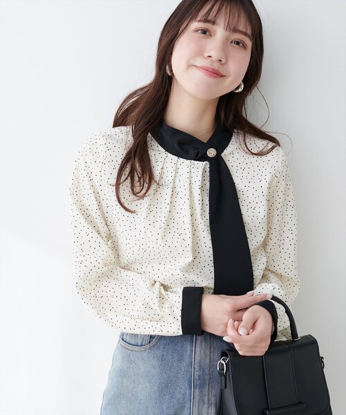 natural couture（ナチュラルクチュール）の「ドット型ボウタイ衿ブラウス（シャツ/ブラウス・レディース・ネイビー/サックスブルー/オフホワイト/その他1/グレイッシュベージュ・FREE）」の7枚目の写真