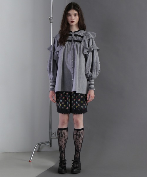 ROSE BUD（ローズバッド）の「(mag.by c)シャンブレーフリルシャツ（シャツ/ブラウス・レディース・ブルー/ブラック・ONE SIZE）」の3枚目の写真