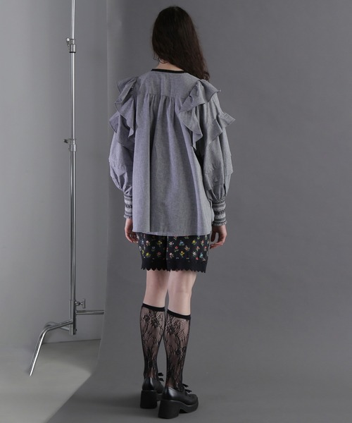 ROSE BUD（ローズバッド）の「(mag.by c)シャンブレーフリルシャツ（シャツ/ブラウス・レディース・ブルー/ブラック・ONE SIZE）」の5枚目の写真