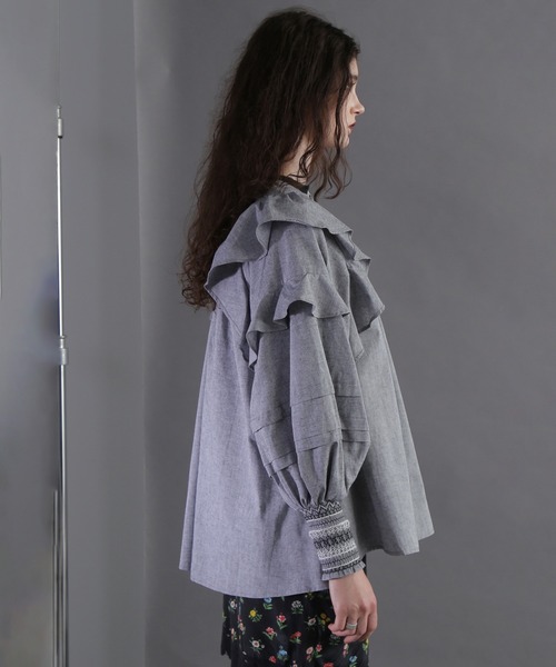 ROSE BUD（ローズバッド）の「(mag.by c)シャンブレーフリルシャツ（シャツ/ブラウス・レディース・ブルー/ブラック・ONE SIZE）」の7枚目の写真