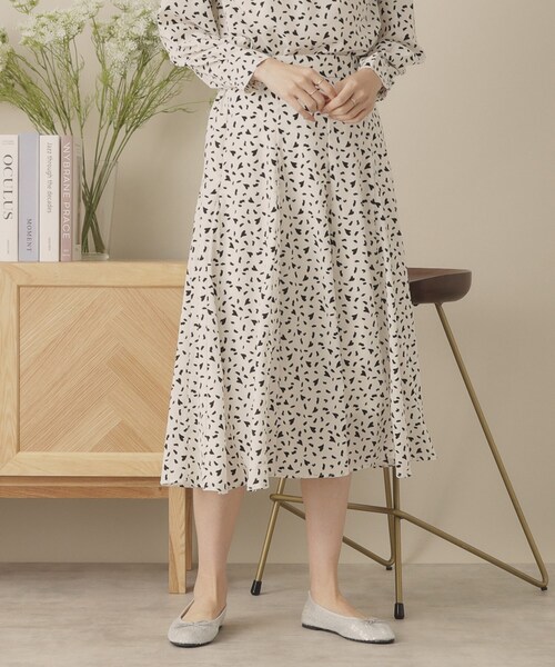 ITS'DEMO（イッツデモ）の「【手洗い可／セットアップ可／ウエストゴム】ハートプリントスカート（スカート・レディース・ブラック系/ネイビー系/ホワイト系3・00）」の2枚目の写真