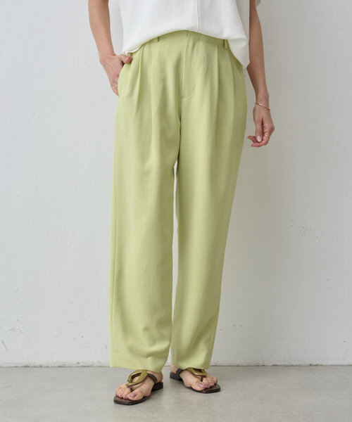 BEARDSLEY（ビアズリー）の「サラっとタックパンツ（その他パンツ・レディース・グリーン系その他2/アイボリー・0/1）」の2枚目の写真