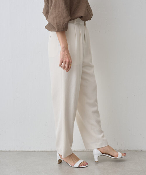 BEARDSLEY（ビアズリー）の「サラっとタックパンツ（その他パンツ・レディース・グリーン系その他2/アイボリー・0/1）」の9枚目の写真