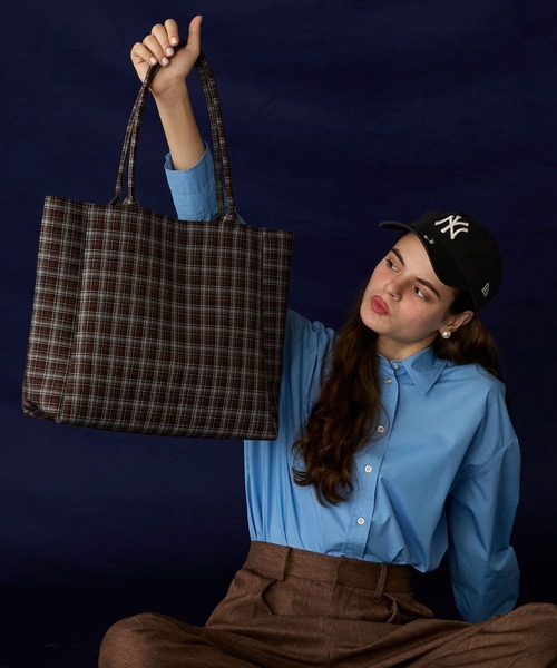 BONLECILL Marche(ボンルシールマルシェ)の「【BONLECILL Marche】《大容量/A4》アソートチェック/ストライプ柄 BIGトートバッグ(トートバッグ・レディース・レッド/ネイビー/ブラック/ブラウン/バーガンディー/ボルドー/ブラック系1・FREE)」の12枚目の写真
