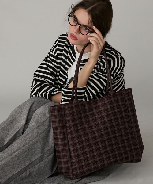 BONLECILL Marche(ボンルシールマルシェ)の「【BONLECILL Marche】《大容量/A4》アソートチェック/ストライプ柄 BIGトートバッグ(トートバッグ・レディース・レッド/ネイビー/ブラック/ブラウン/バーガンディー/ボルドー/ブラック系1・FREE)」の10枚目の写真