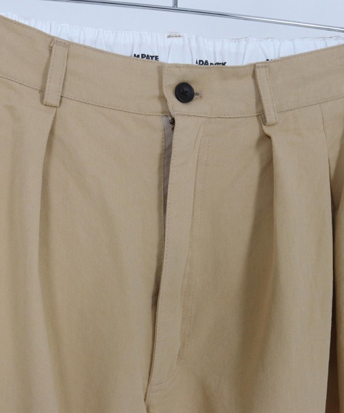 ADAM PATEK(アダムパテック)の「ADAMPATEK/generous tuck relax chino pants/タック入りワイドシルエットチノパンツ(AP2518026)(チノパンツ・レディース・ベージュ/ホワイト・2/1)」の13枚目の写真