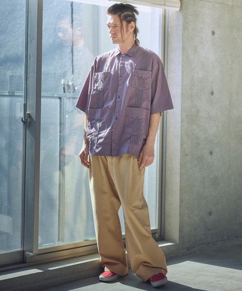 ADAM PATEK(アダムパテック)の「ADAMPATEK/generous tuck relax chino pants/タック入りワイドシルエットチノパンツ(AP2518026)(チノパンツ・レディース・ベージュ/ホワイト・2/1)」の3枚目の写真