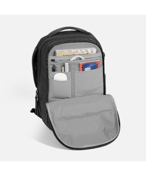 Aer(エアー)の「AER City Pack 2 / AER-21059.23059.25059(バックパック/リュック・メンズ・ブラック/オリーブ/ネイビー・FREE)」の9枚目の写真
