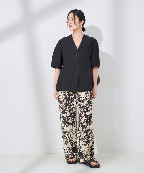 journal standard L'essage（ジャーナルスタンダードレサージュ）の「フラワープリントパンツ（その他パンツ・レディース・ブラック・FREE）」の2枚目の写真