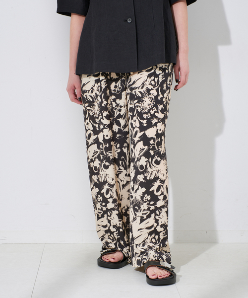 journal standard L'essage（ジャーナルスタンダードレサージュ）の「フラワープリントパンツ（その他パンツ・レディース・ブラック・FREE）」の4枚目の写真