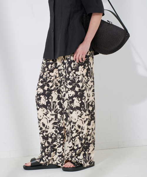 journal standard L'essage（ジャーナルスタンダードレサージュ）の「フラワープリントパンツ（その他パンツ・レディース・ブラック・FREE）」の5枚目の写真