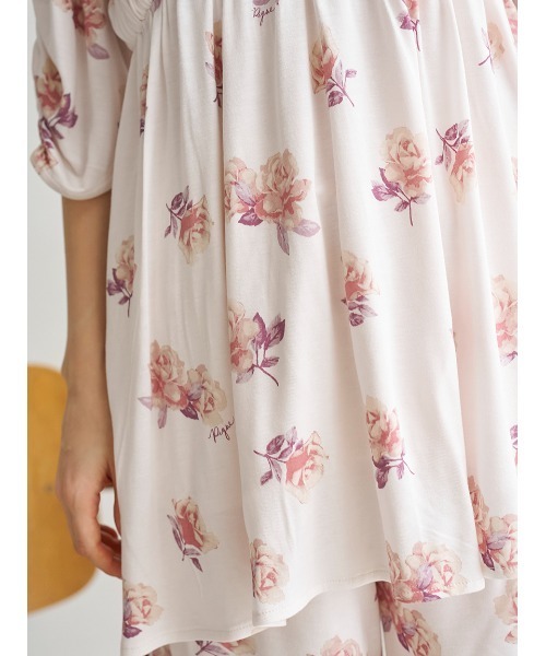 新品* gelato pique ローズ柄カップインプルオーバー ロングパンツ セール】ローズ柄カップインプルオーバー（ルームウェア