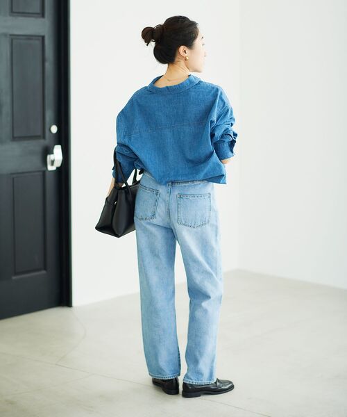 le.coeur blanc（ルクールブラン）の「オーセンティックストレートデニム（デニムパンツ・レディース・サックスブルー・36/38/40）」の5枚目の写真