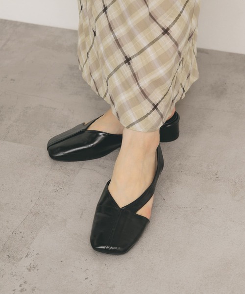 KBF（ケイビーエフ）の「アシンメトリーストラップパンプス（パンプス・レディース・ブラック/キャメル・36/37/38）」の10枚目の写真