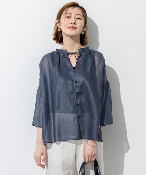 23区 S(ニジュウサンクチイサイサイズ)の「【洗える】ソフトシアーフィルム ギャザー ブラウス(シャツ/ブラウス・レディース・ダークブラウン系/ダークグリーン系/ベージュ系・32)」の3枚目の写真